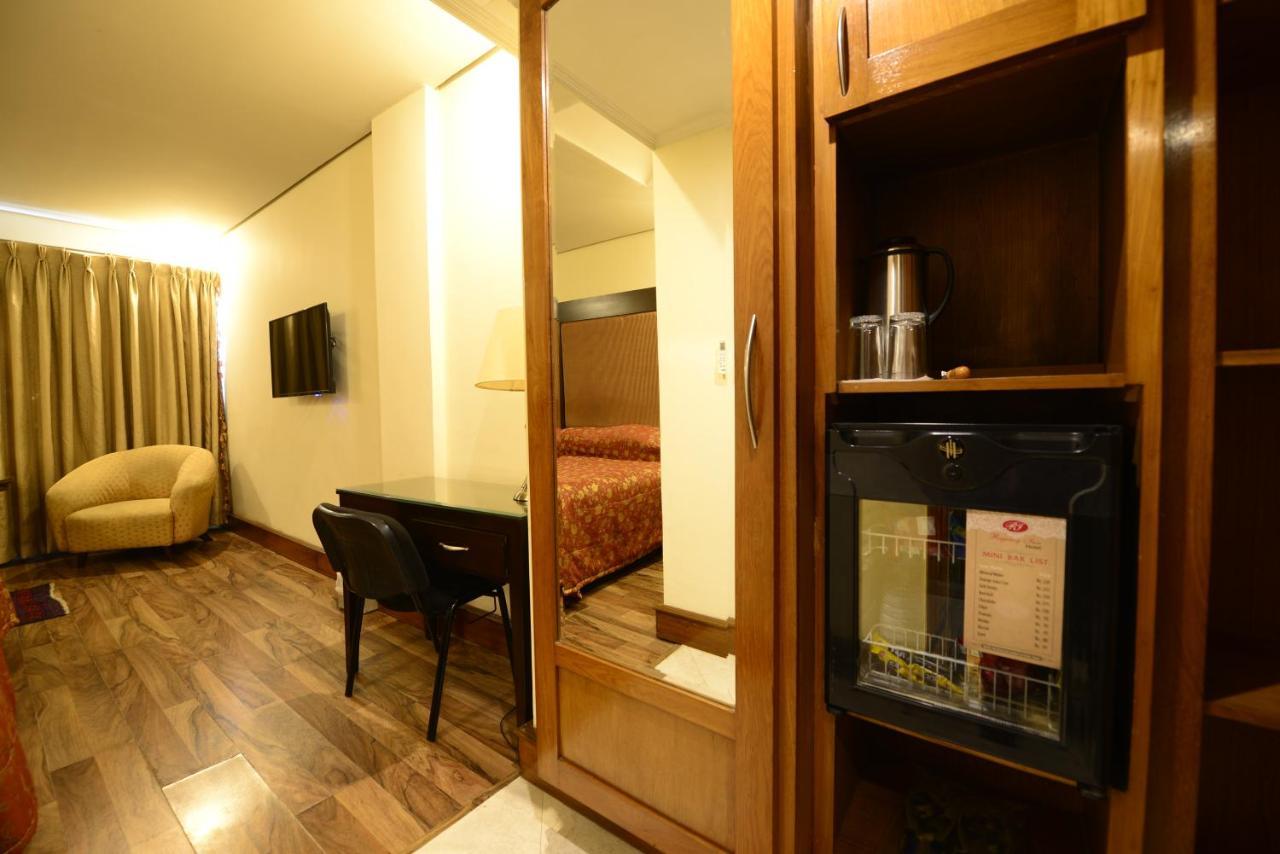Regency Inn Hotel Лахор Екстер'єр фото