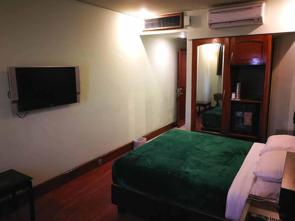 Regency Inn Hotel Лахор Екстер'єр фото