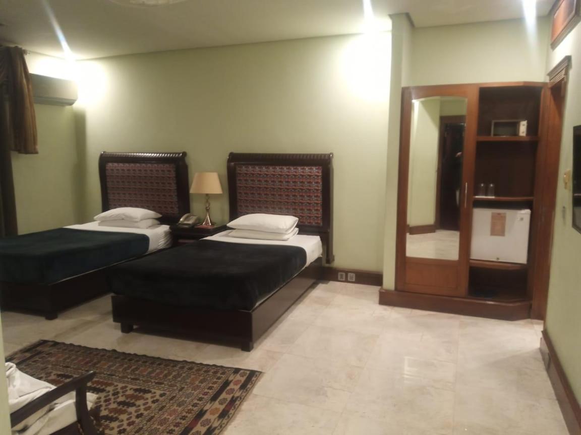 Regency Inn Hotel Лахор Екстер'єр фото