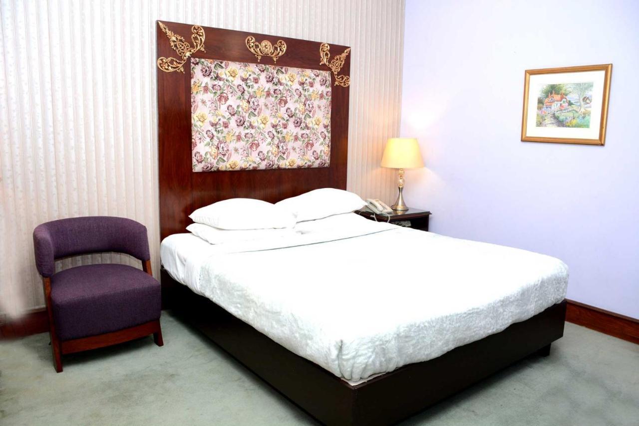 Regency Inn Hotel Лахор Екстер'єр фото