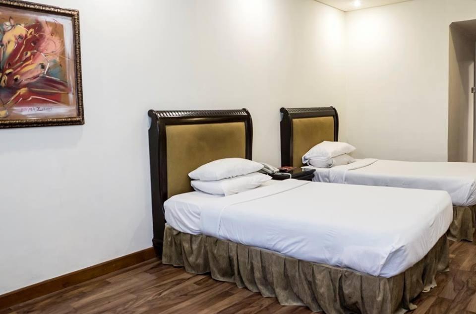 Regency Inn Hotel Лахор Екстер'єр фото